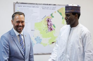 Außenminister Maxime Prévot und Nigers Premierminister Ali Mahamane Lamine Zeine