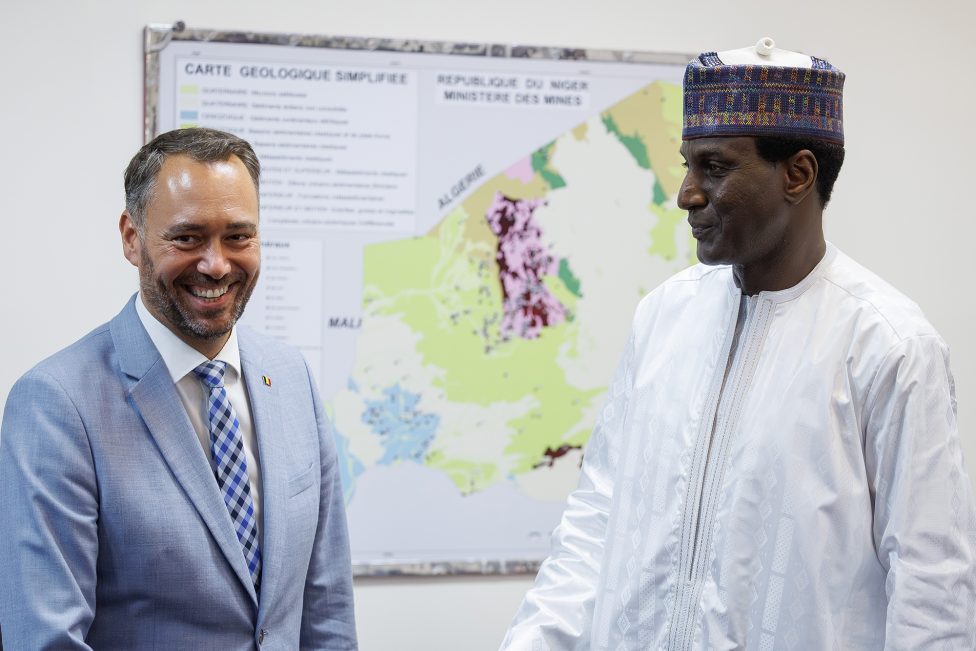 Außenminister Maxime Prévot und Nigers Premierminister Ali Mahamane Lamine Zeine