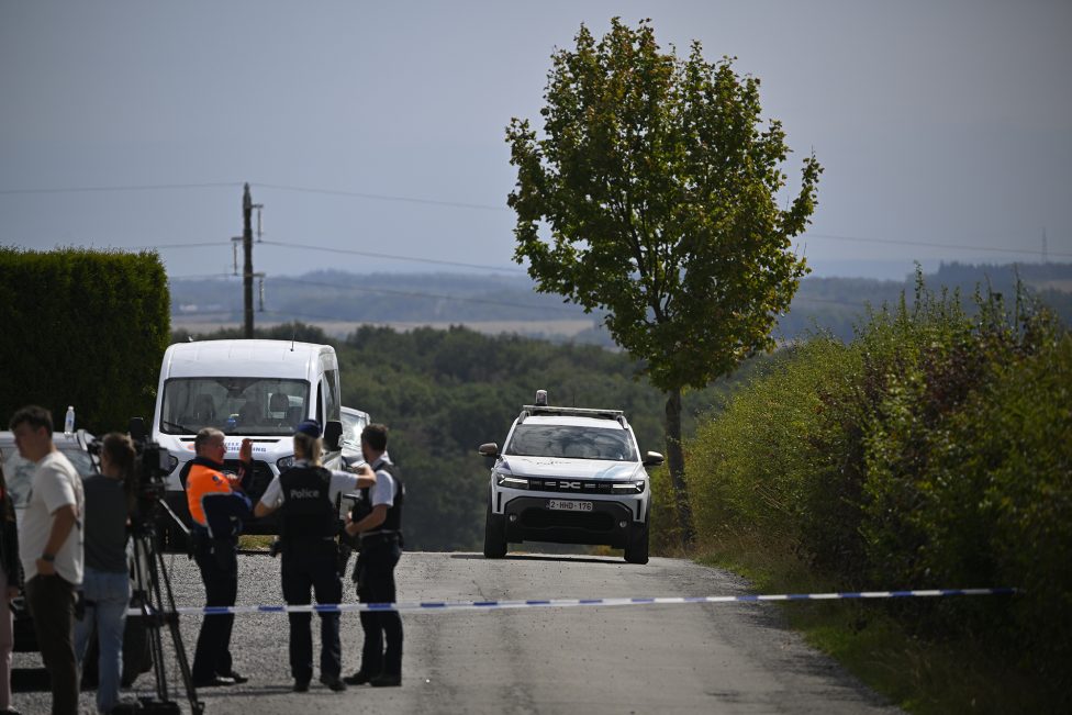 Einsatzkräfte bei den Fundorten der Leichen