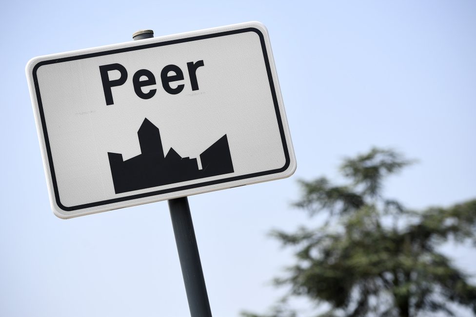 Ortsschild von Peer