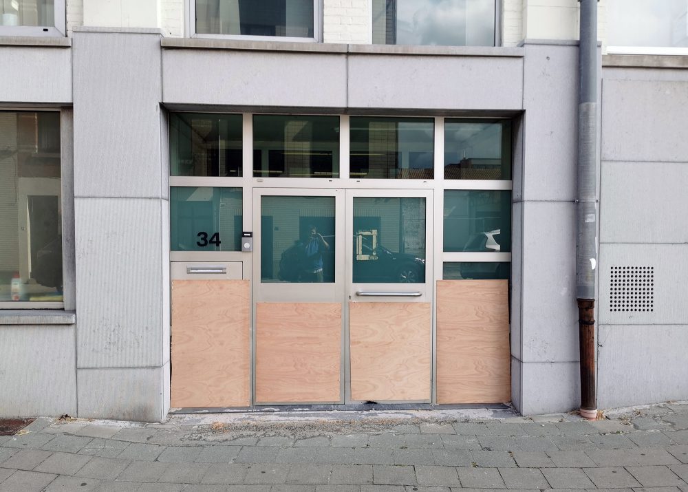 Das beschossene Polizeikommissariat in Anderlecht