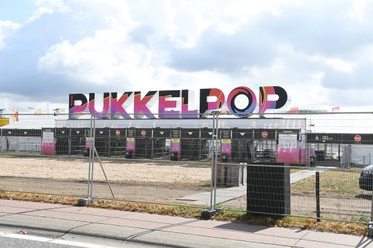 Eingang des Pukkelpop-Festivals mit Pukkelpop-Logo