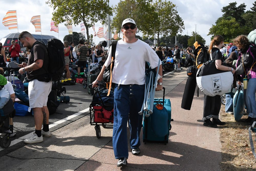 Pukkelpop-Besucher strömen am ersten Tag auf Camping- und Festivalgelände