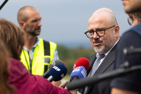 Innenminister Quintin bei der Pressekonferenz im Hohen Venn am 19. August