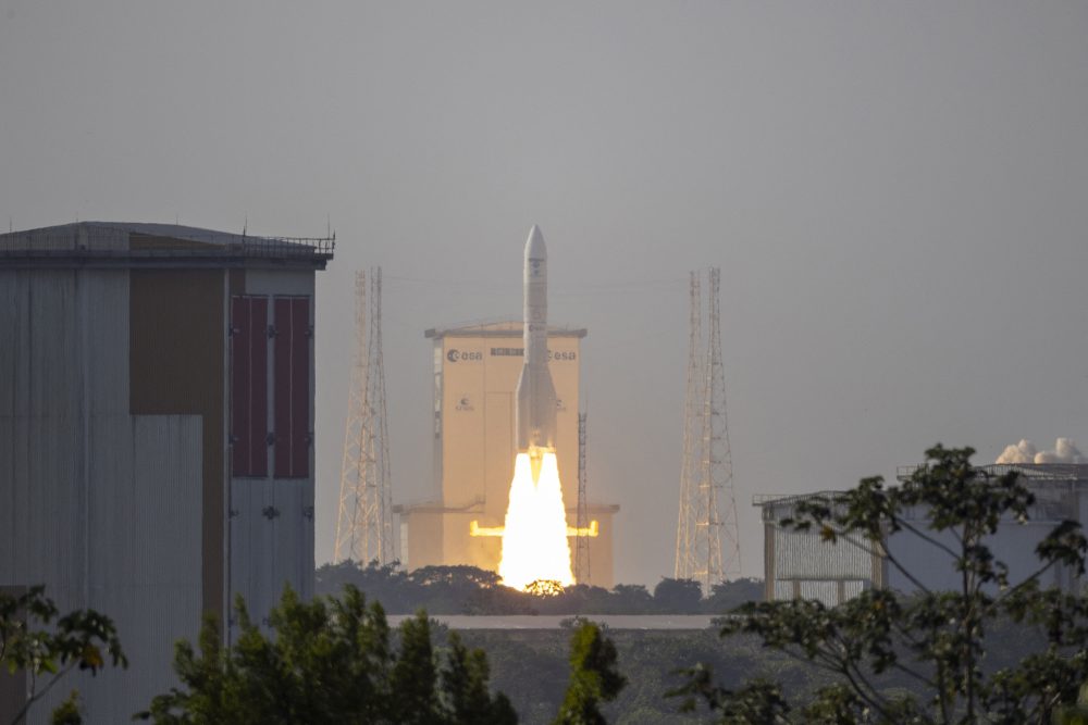 Start der Rakete vom Weltraumbahnhof in Kourou im französischen Überseegebiet Guyana