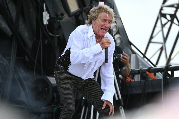 Rod Stewart beim Glastonbury Festival im Juni 2025