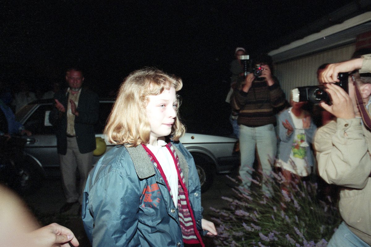 Sabine Dardenne kurz nach ihrer Befreiung am 16. August 1996