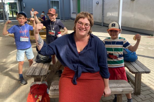 Lionel, Finn und Lars mit Cécile Peters von Chudoscnik Sunergia