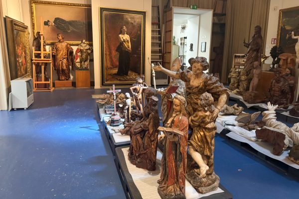 Kunstwerke auf dem Speicher im Museum für Bildende Kunst und Keramik