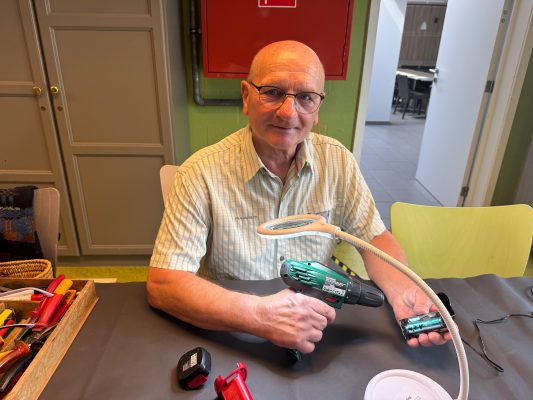 Uwe Gehrke im Repair-Café in Hauset