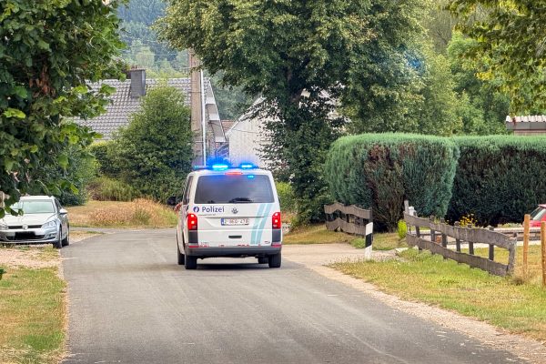 Ein Polizeifahrzeug in Küchelscheid