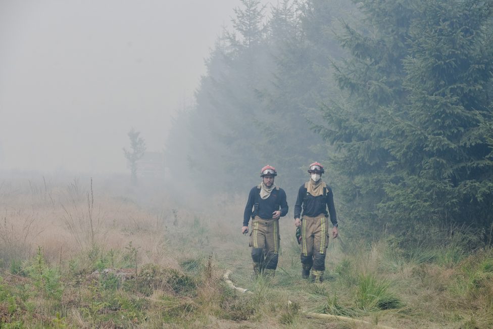 Feuerwehrleute im Hohen Venn, in der Nähe des Kommandozentrums in Sourbrodt