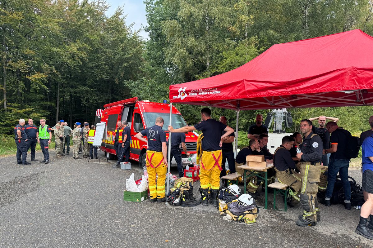 Krisenstützpunkt vor dem Kreisverkehr Drossard