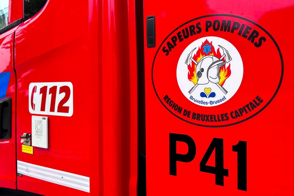 Einsatzfahrzeuge vor der Kommandozentrale in Sourbrodt