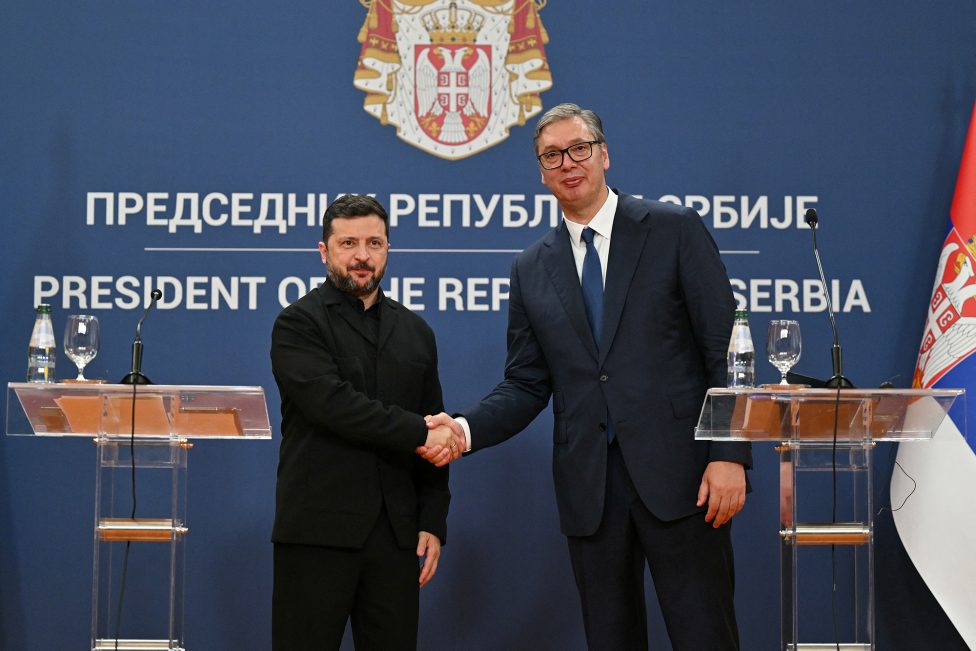 Selenskyj und Vucic schütteln sich die Hände