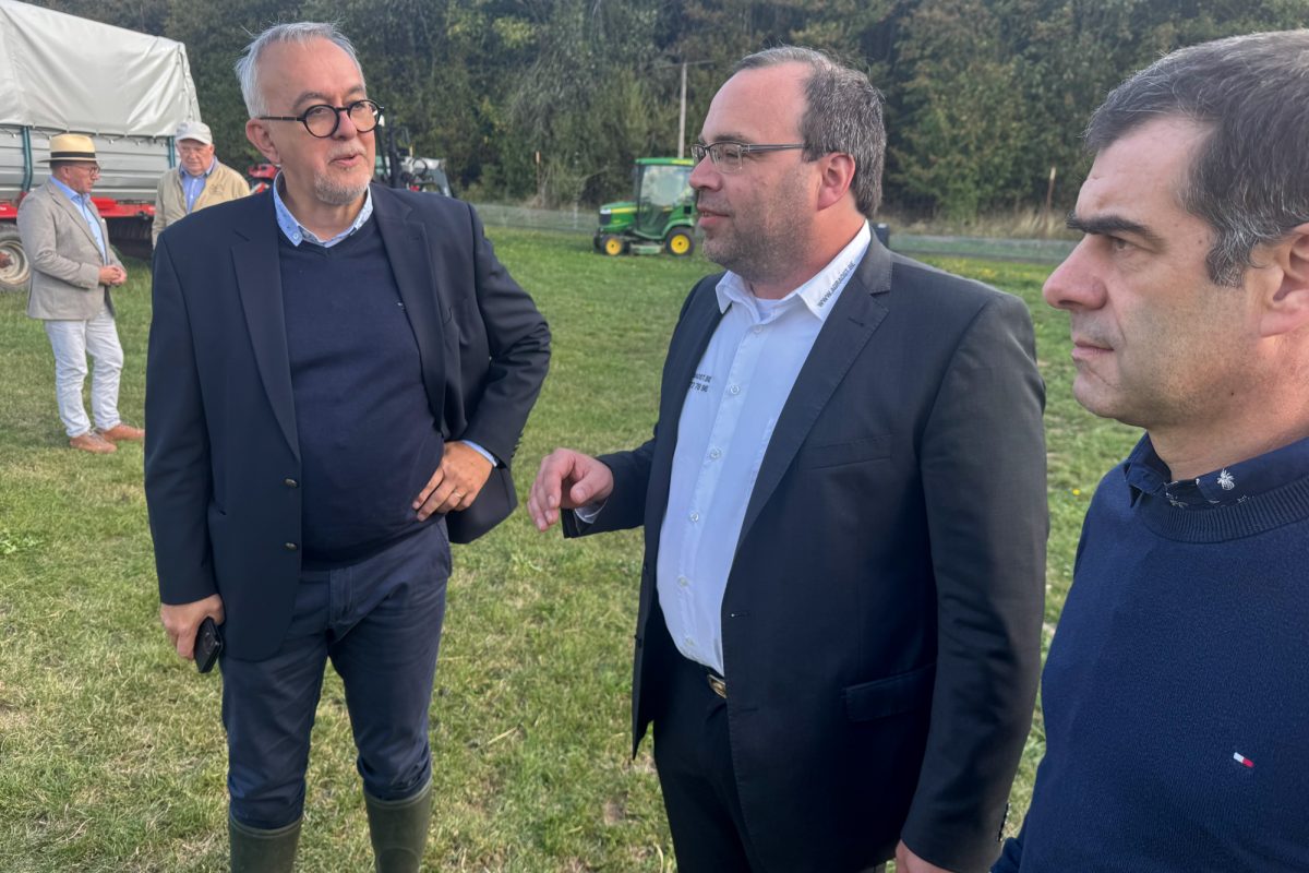 Jérôme Gennen im Gespräch mit zwei weiteren Personen