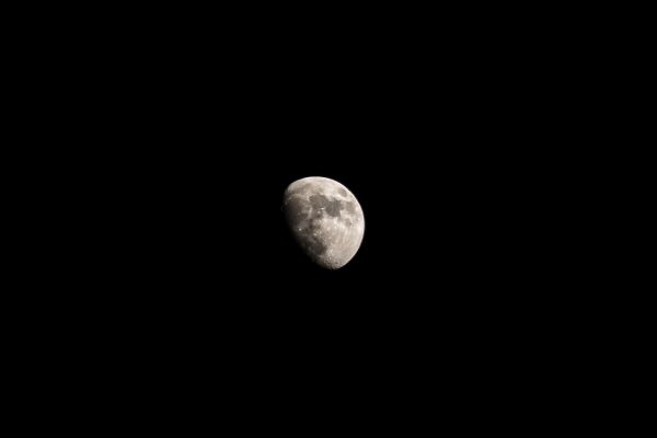 Der Mond im Nachthimmel