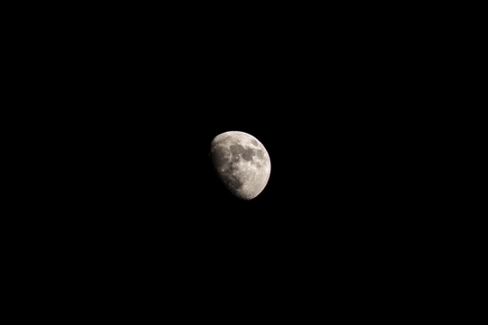 Der Mond im Nachthimmel