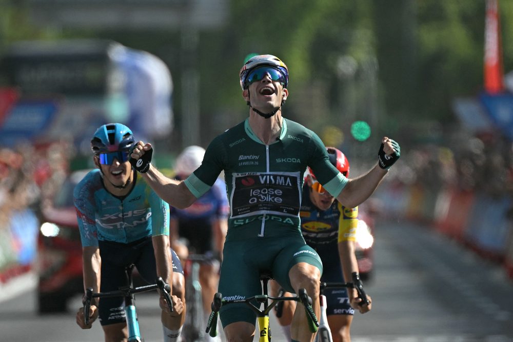 Wout Van Aert jubelt im Ziel