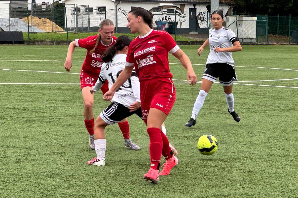 Spielerinnen von Eupen und Oudler in Aktion