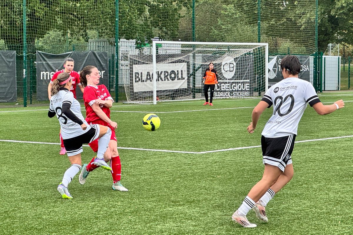 Spielerinnen von Eupen und Oudler in Aktion