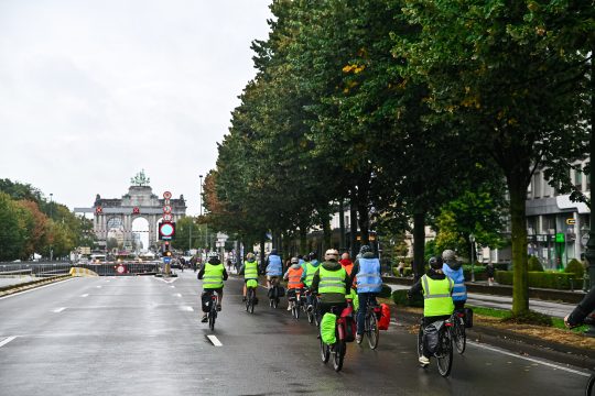 Fahrradfahrer beim autofreien Sonntag in Brüssel