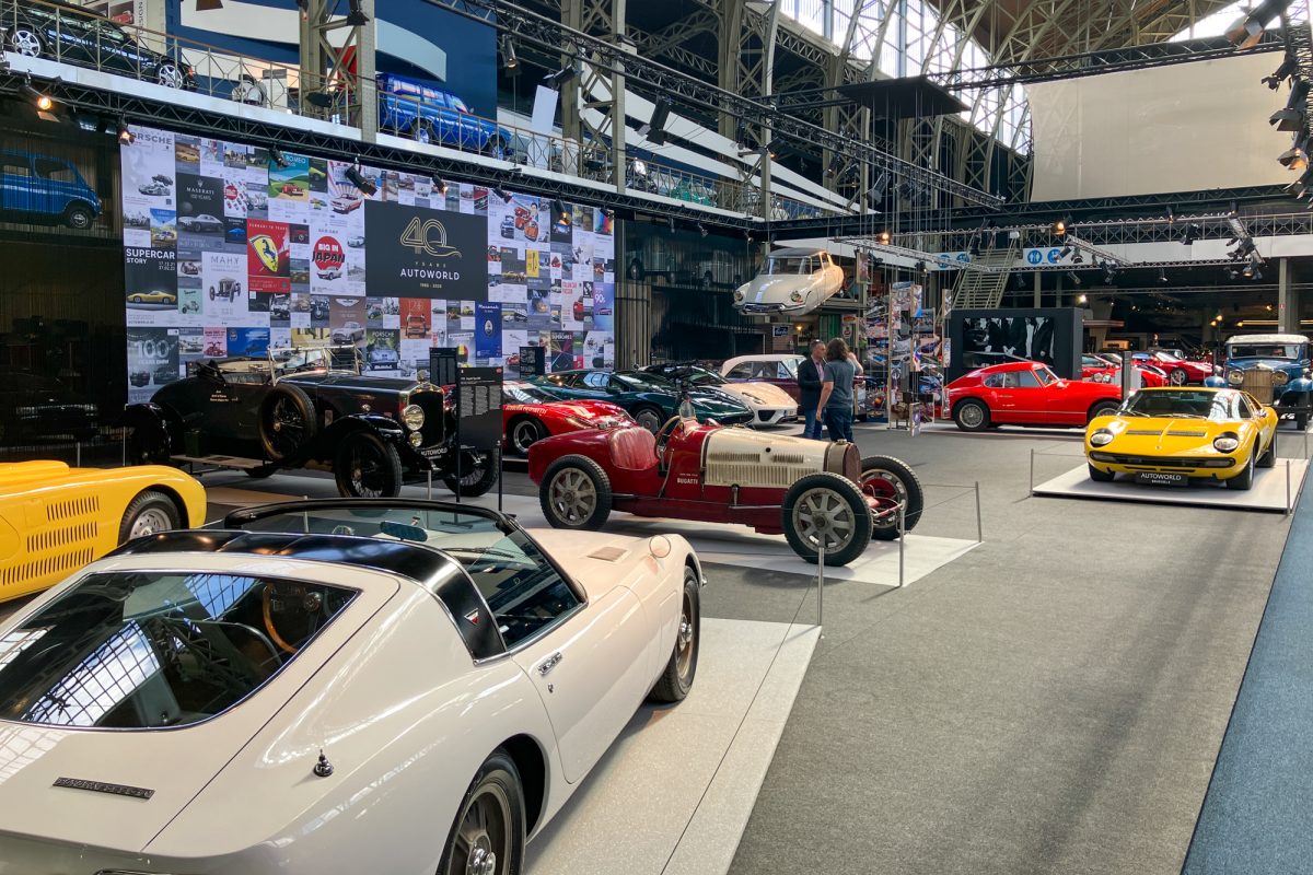 Ausgestellte Fahrzeuge in der Sonderausstellung von Autoworld