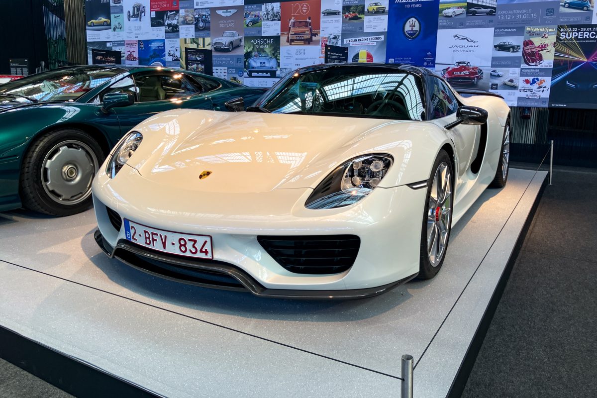 Ausgestellte Fahrzeuge in der Sonderausstellung von Autoworld