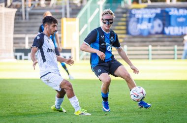 Zweikampf zwischen AS-Spieler Aron Sulejmani und Alexander Vandeperre