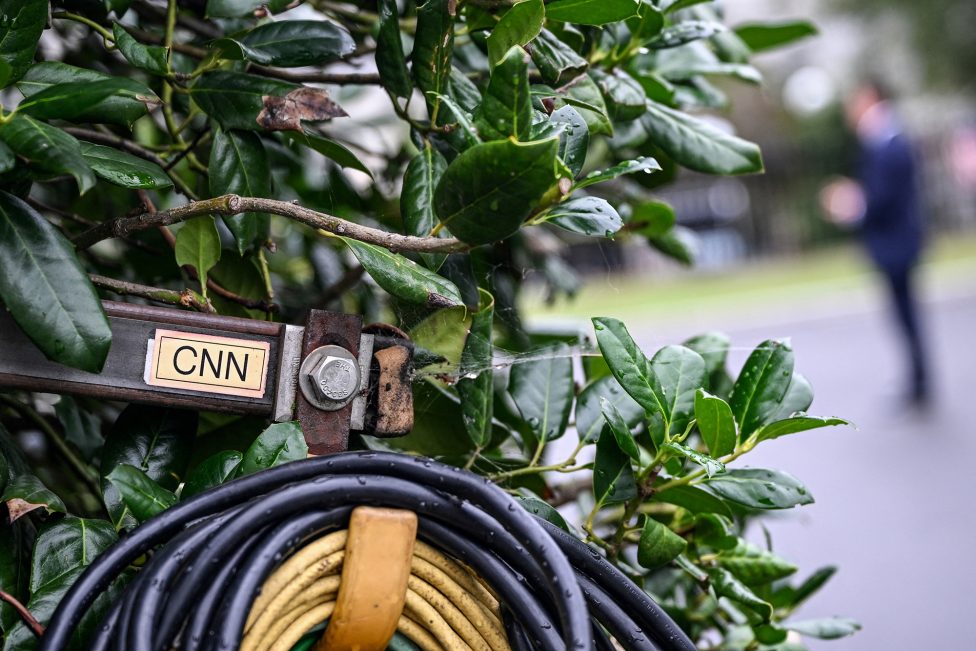 Medien-Equipment am Weißen Haus in Washington