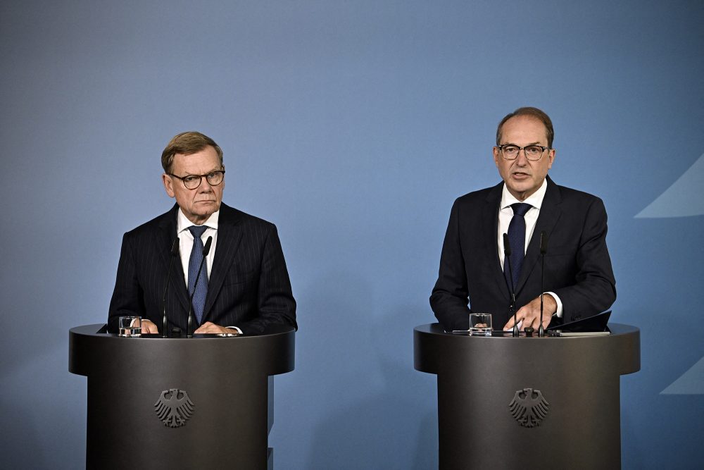 Deutschlands Innenminister Alexander Dobrindt und Außenminister Johann Wadephul bei de Pressekonferenz am 1. September 2026