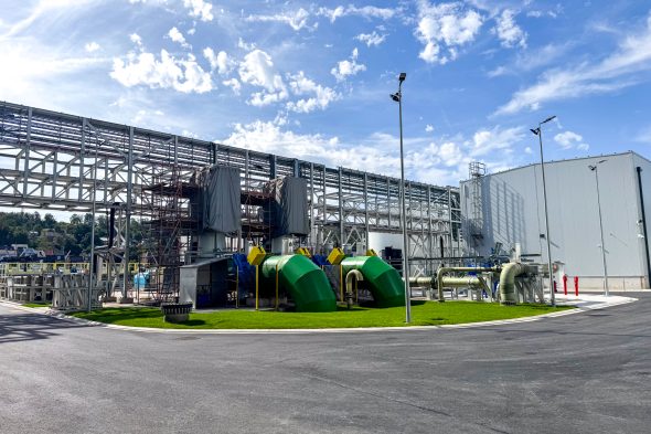 Das Gebäude der neuen Gas- und Dampfkraftanlage von Engie in Flémalle