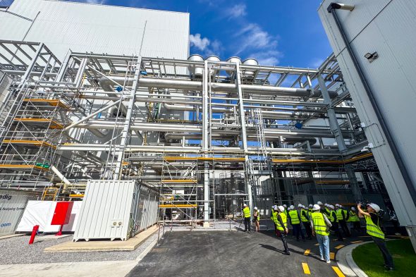 Das Gebäude der neuen Gas- und Dampfkraftanlage von Engie in Flémalle