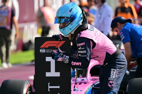 Pierre Gasly hebt den Daumen hoch