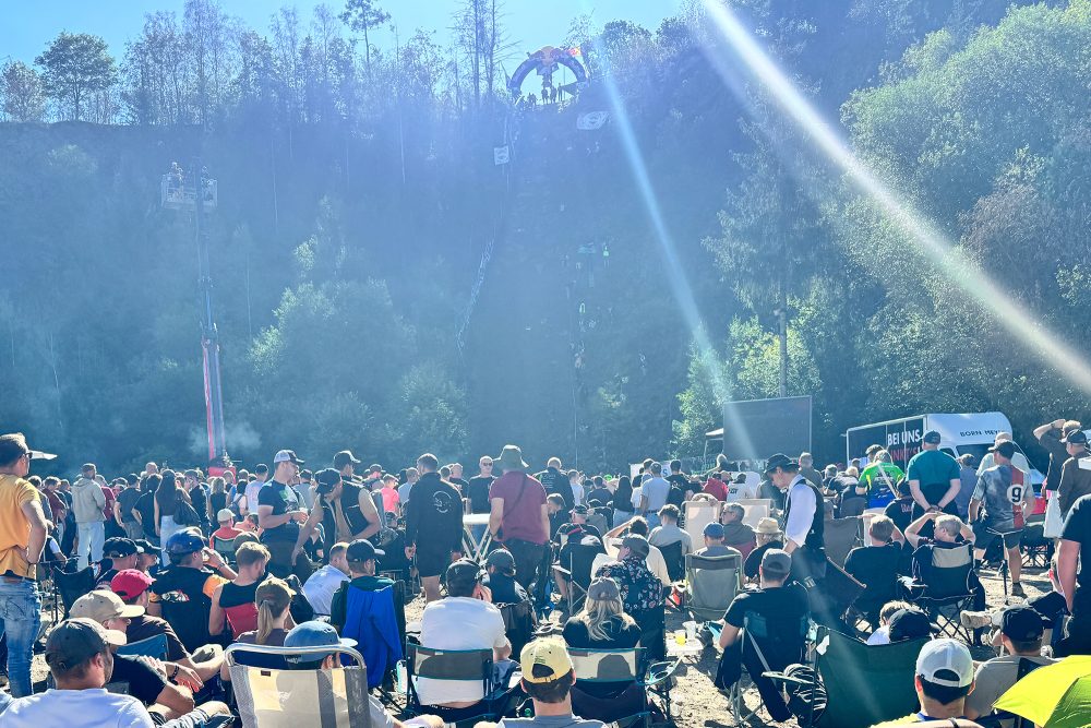 Publikum beim Hill Climbing in Andler