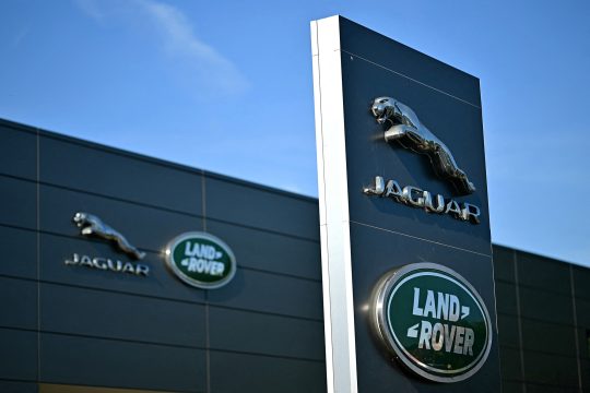 Jaguar-Land-Rover-Schild