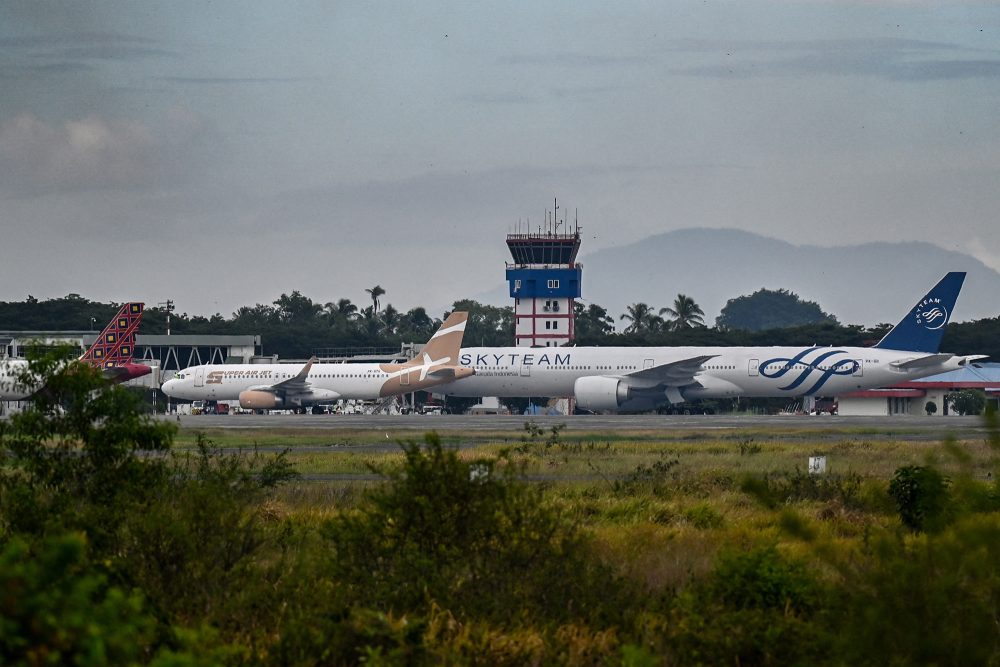 Flugzeuge am Iskandar Muda Airport