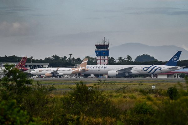 Flugzeuge am Iskandar Muda Airport