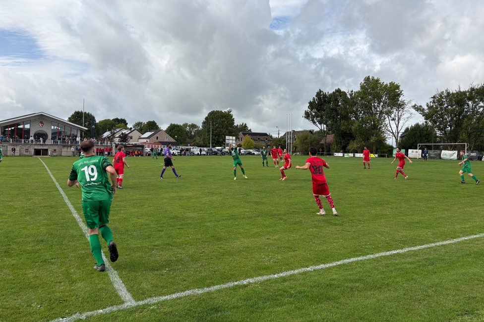 Spieler von Lontzen und Büllingen in Aktion