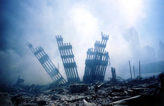 Überreste des New Yorker World Trade Centers nach den Anschlägen vom 11. September 2001