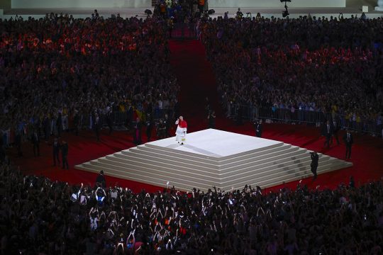 Papst Leo XIV im Stade de France in Paris