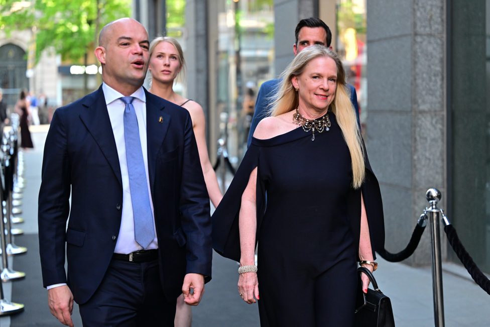 Peter Willems und Pascale Vandamme treffen zu der Verleihung der Pro League Awards in Antwerpen ein