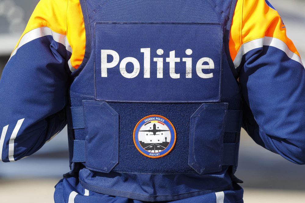 Polizist am Flughafen Zaventem