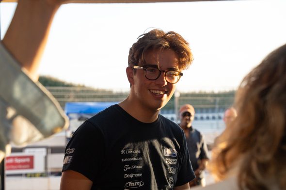 Prinz Aymeric lacht in der Box bei den "Acht Stunden von Le Castellet"