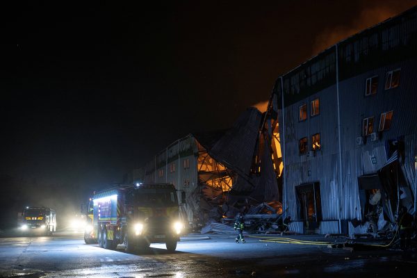 Brand und Schäden nach russischen Angriff auf Kiew