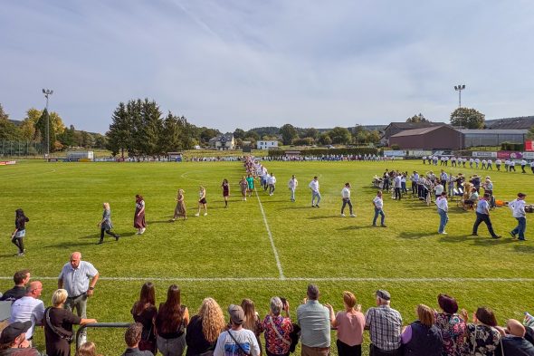 Ronnen-Tänzer auf dem Rechter Fußballplatz
