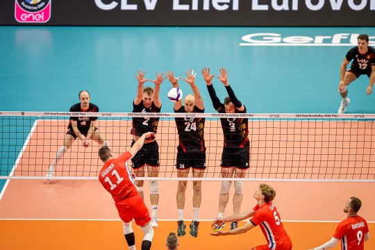 Spieler der Red Dragons und von Tschechien in Aktion