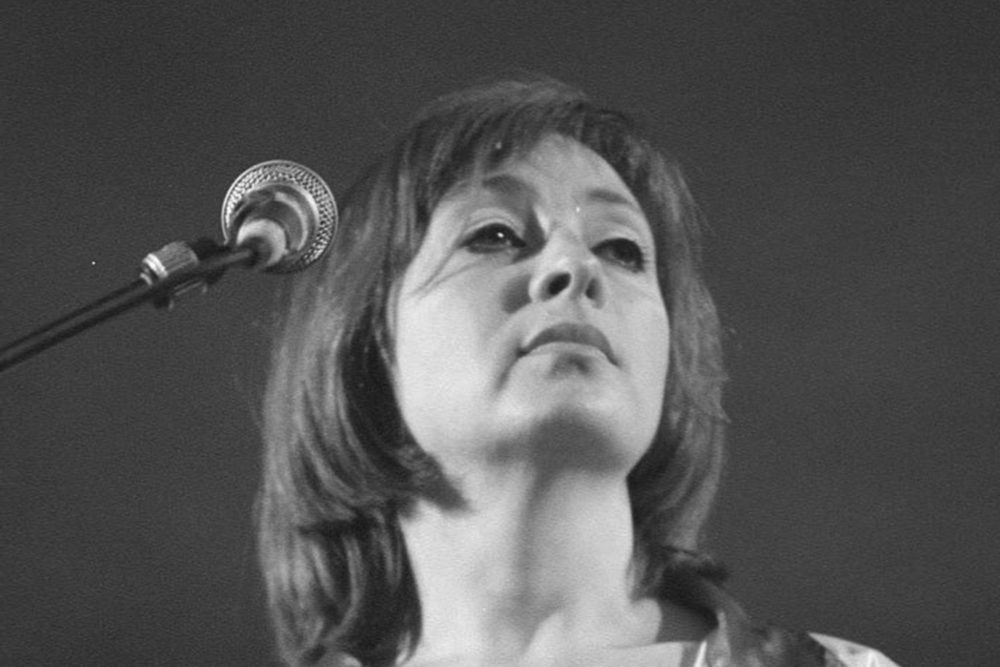 Catherine Ringer während eines Konzerts