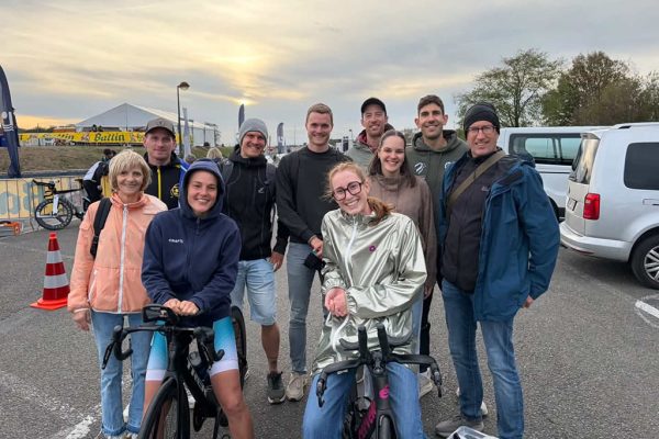 Romy Schröder oder Julia Lemaire mit Familie und Freunden