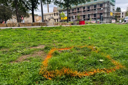 Polizeimarkierung am Boden des Tatorts am Scheiblerplatz